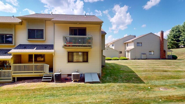 1102 Summer Hill Dr Unit 1102, South Windsor, CT 06074 - back of property with a balcony and a yard