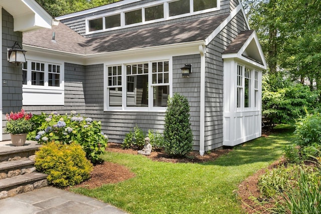91 Fox Run Rd, New Canaan, CT 06840 - view of side of home featuring a shingled roof and a yard