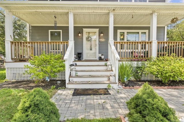 170 Red Oak Rd, Bridgeport, CT 06606 - entrance to property with a porch