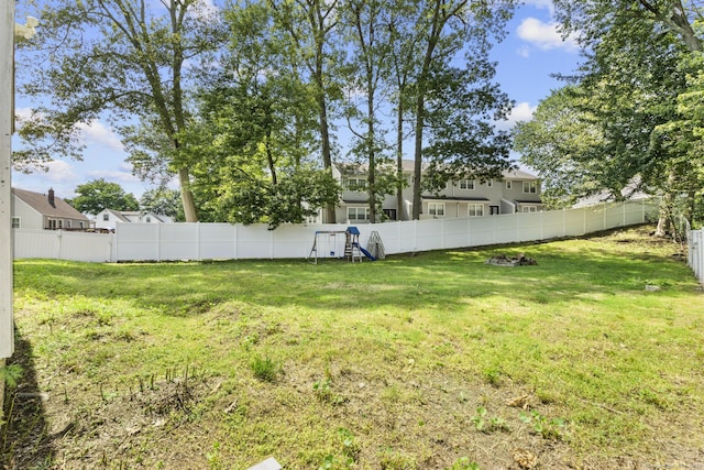 170 Red Oak Rd, Bridgeport, CT 06606 - view of fenced backyard
