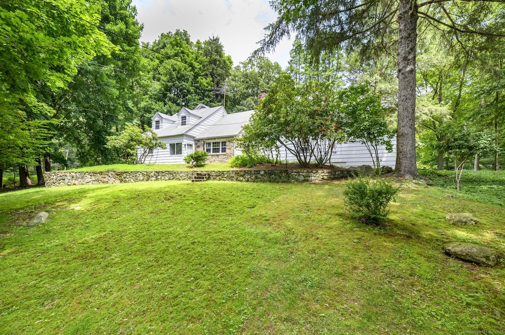 397 Lakeside Dr, Stamford, CT 06903 - photo 1
