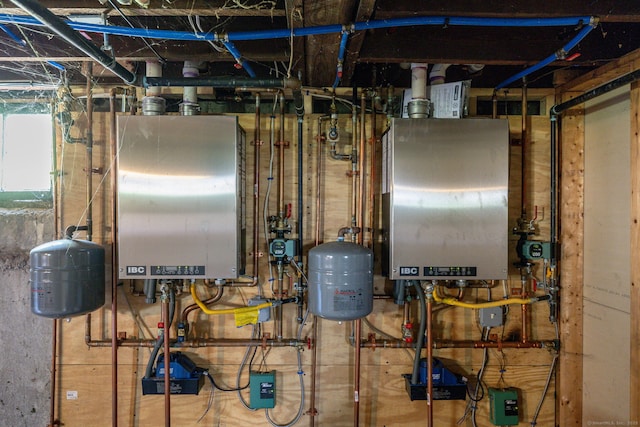 45 William St, East Hartford, CT 06108 - utility room featuring water heater