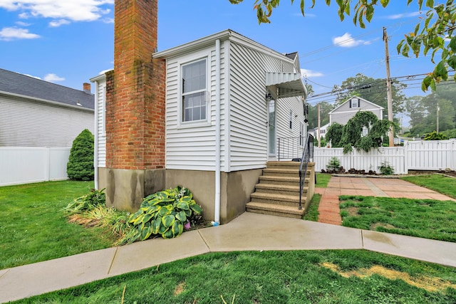 1462 Cutspring Rd, Stratford, CT 06614 - view of front facade with a chimney