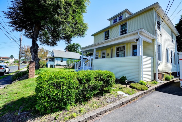 32 Columbus St, East Hartford, CT 06108 - view of american foursquare style home