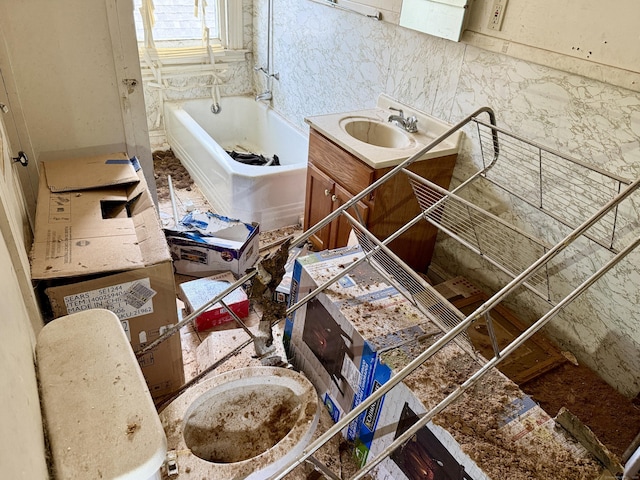 338 Sigourney St, Hartford, CT 06112 - bathroom with a tub and vanity