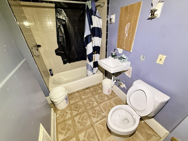 338 Sigourney St, Hartford, CT 06112 - bathroom with toilet and shower / tub combo