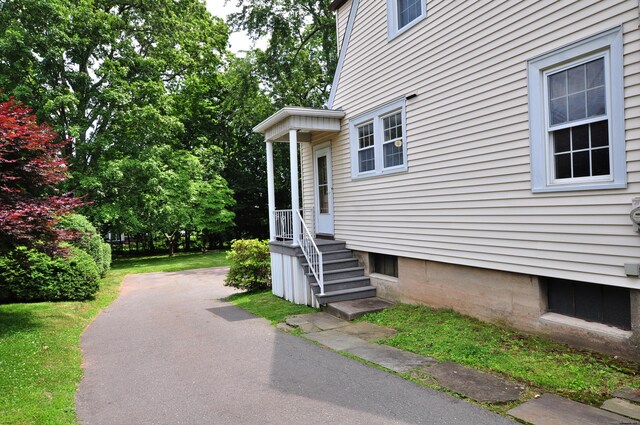 48 Arnoldale Rd, West Hartford, CT 06119 - photo 3