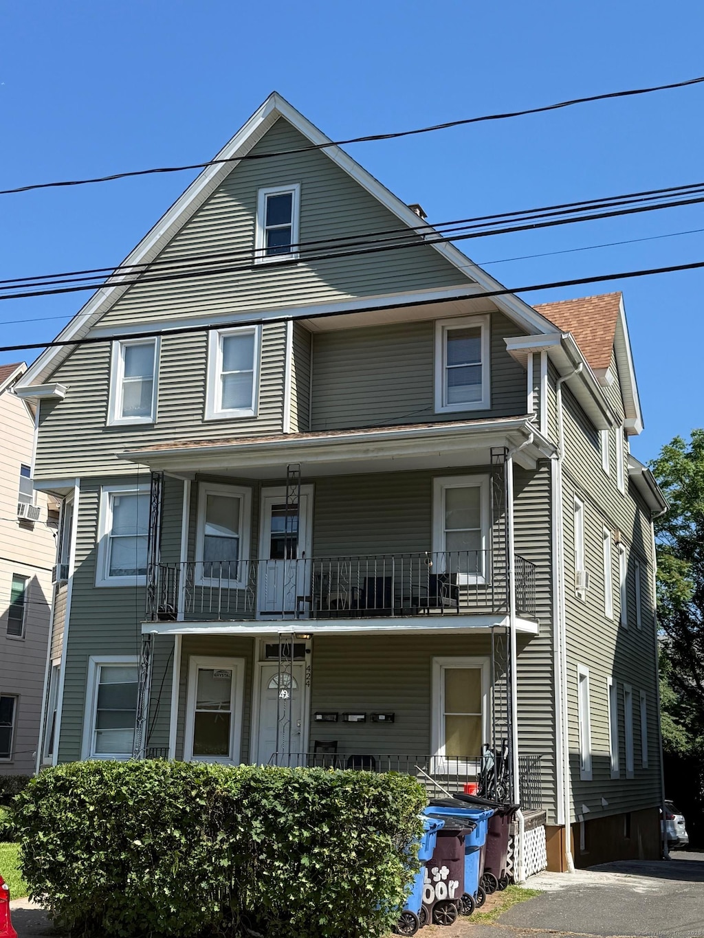 424 Church St, New Britain, CT 06051 - view of front of home with a balcony