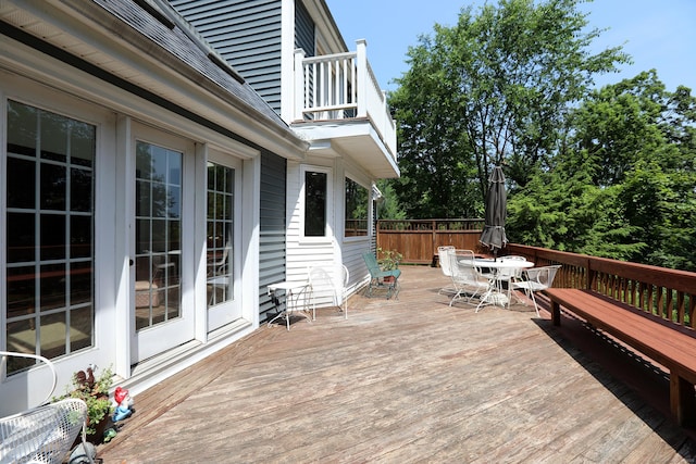 9 River Bend Ln, Windsor, CT 06095 - deck featuring outdoor dining area