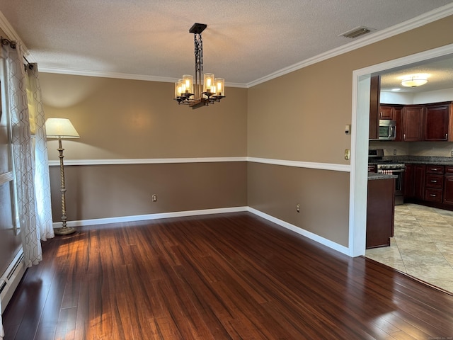 16 Snow Rdg S, Middletown, CT 06457 - unfurnished room with light wood-style floors, a chandelier, a baseboard radiator, crown molding, and a textured ceiling
