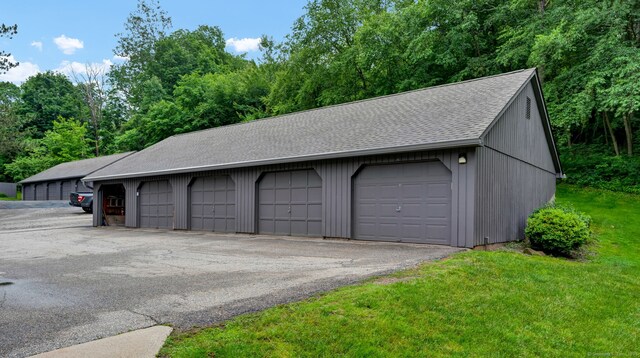 148 Conestoga Way Unit 148, Glastonbury, CT 06033 - view of garage