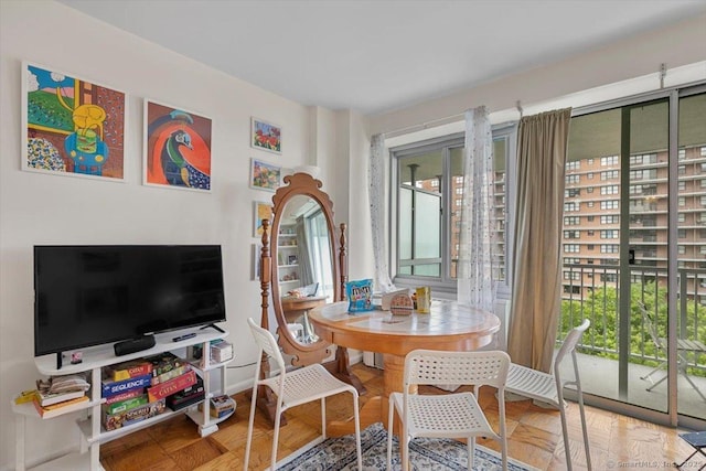 100 York St Unit 10R, New Haven, CT 06511 - dining area with baseboards