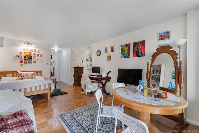 100 York St Unit 10R, New Haven, CT 06511 - living room with an office area