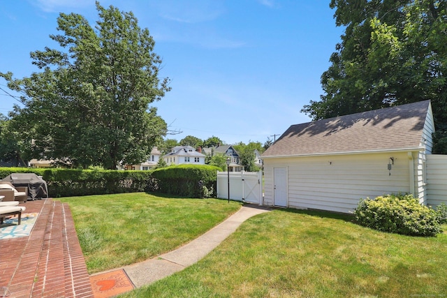 110 Westwood Rd, New Haven, CT 06515 - view of yard with a gate