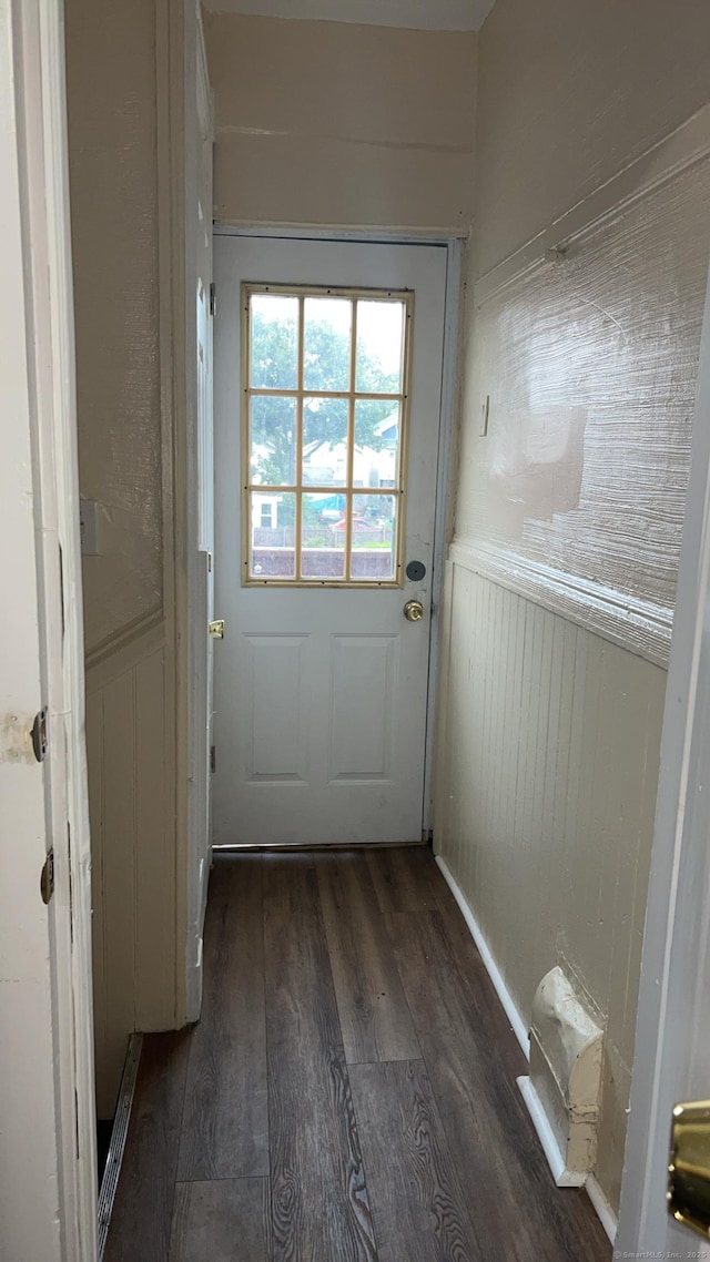 115 Lloyd St, New Haven, CT 06513 - entryway featuring wood finished floors