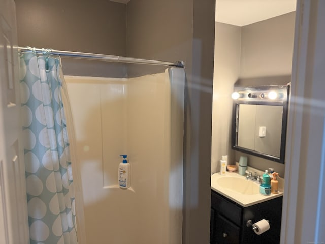 38 Padanaram Ave Unit 24, Danbury, CT 06811 - bathroom with vanity and a shower with shower curtain