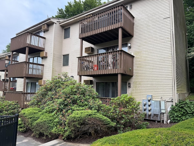 38 Padanaram Ave Unit 24, Danbury, CT 06811 - view of building exterior