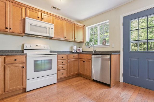 310 Boston Post Rd Unit 165, Waterford, CT 06385 - photo 2