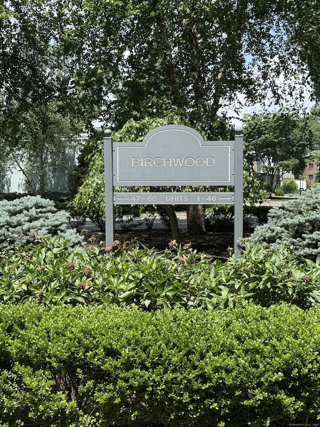 13 Hills Ln Unit 13, Westport, CT 06880 - view of community sign