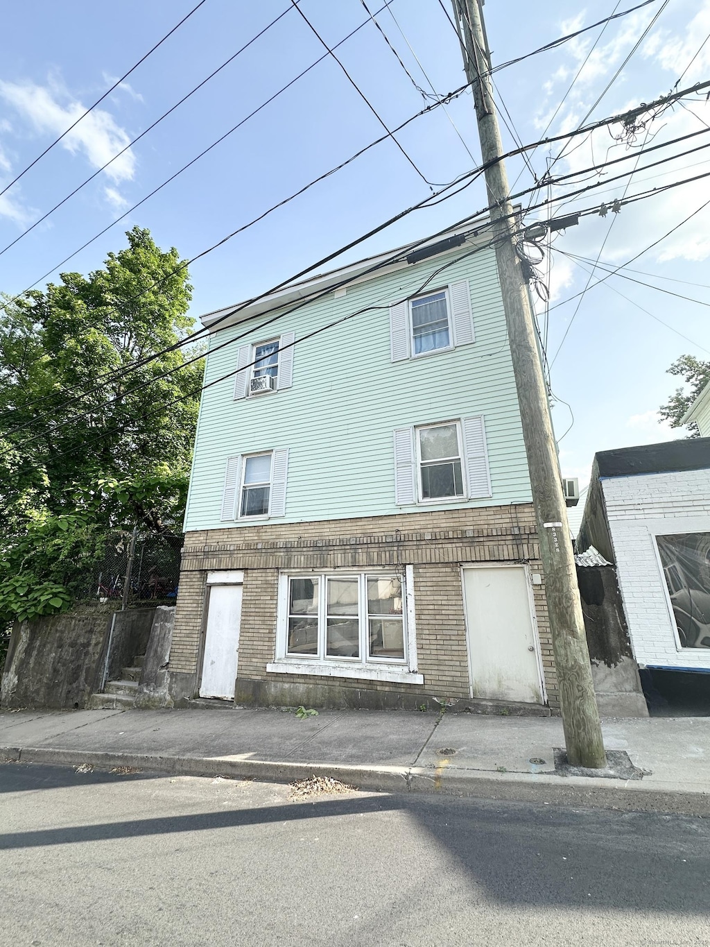 2 Springdale Ave, Meriden, CT 06451 - photo 1