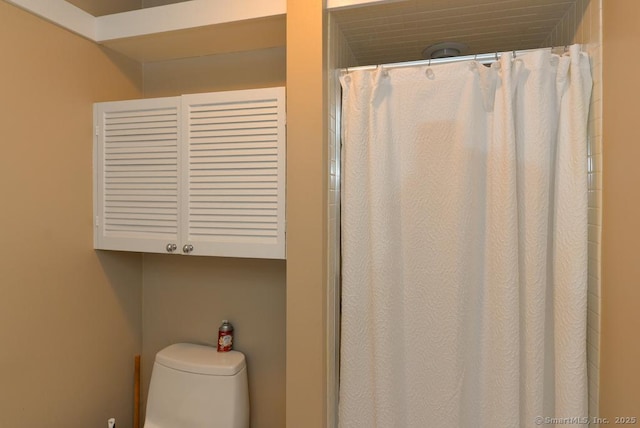 948 Heritage Vlg Unit A, Southbury, CT 06488 - full bath featuring toilet and a shower with shower curtain