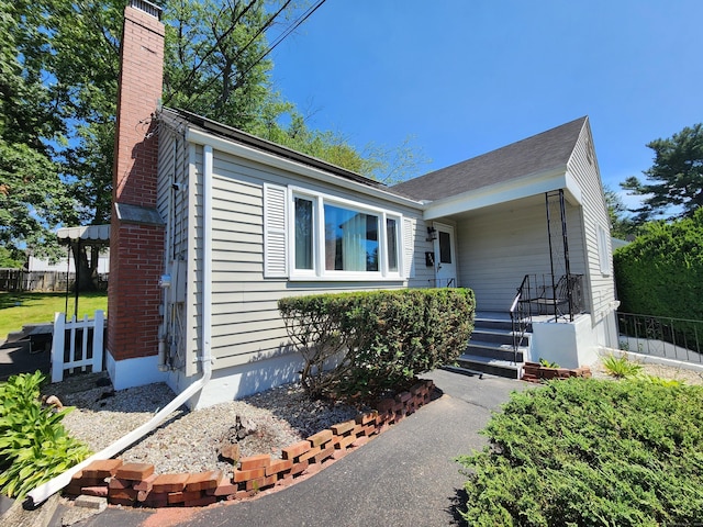 1014 N Worthy St, Windsor, CT 06095 - ranch-style house with a chimney