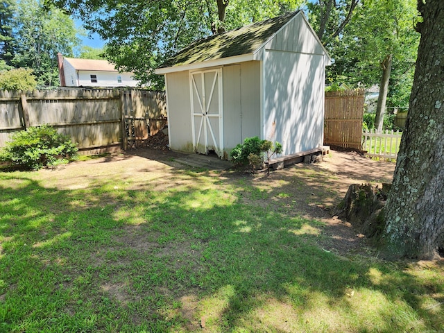 1014 N Worthy St, Windsor, CT 06095 - fenced backyard featuring a shed