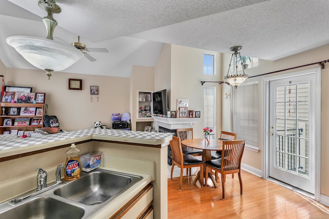157 Carriage Crossing Ln Unit 157, Middletown, CT 06457 - kitchen with ceiling fan, a textured ceiling, light wood-style floors, vaulted ceiling, and hanging light fixtures
