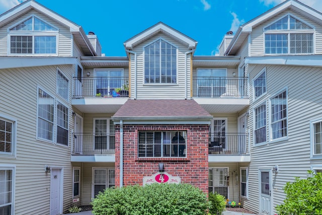 157 Carriage Crossing Ln Unit 157, Middletown, CT 06457 - view of front of home with brick siding and a balcony