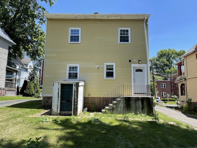 223 S Whitney St, Hartford, CT 06105 - back of property with a lawn