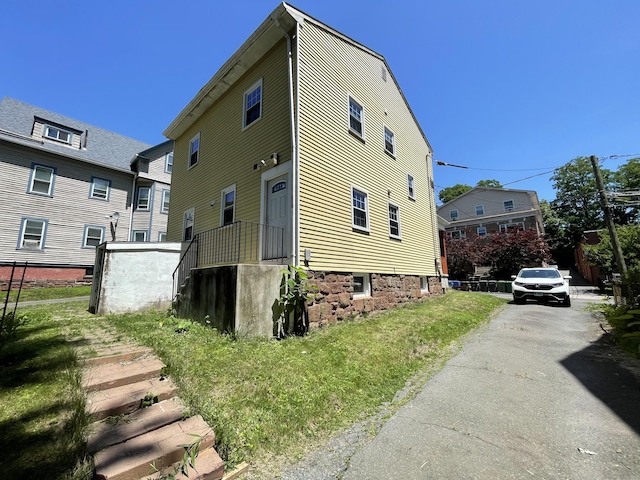 223 S Whitney St, Hartford, CT 06105 - view of property exterior