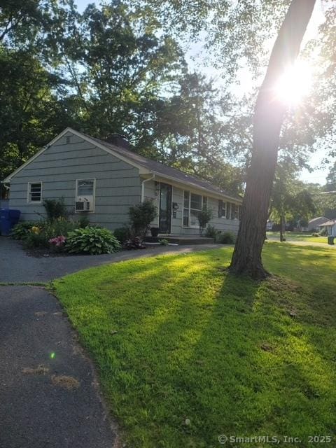 70 Ellsworth Dr, Bloomfield, CT 06002 - single story home featuring a front yard