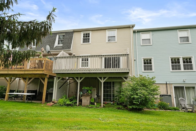 846 Long Hill Rd Unit 846, Middletown, CT 06457 - back of house with a lawn and a wooden deck