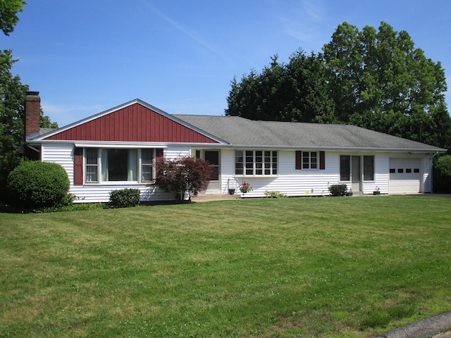 8 Susan Ln, Meriden, CT 06450 - single story home featuring a garage, a chimney, and a front yard