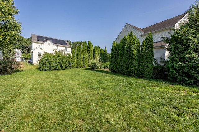 51 Schoolhouse Lndg Unit 51, East Granby, CT 06026 - view of green lawn