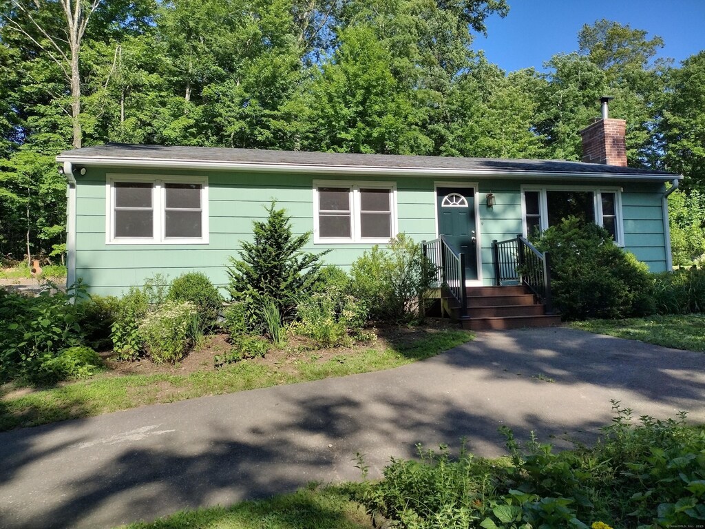 4 Newsome Rd, Oxford, CT 06478 - photo 1
