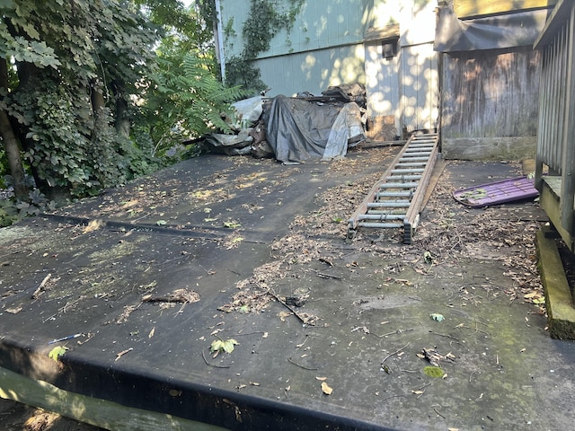 183 Franklin St, Norwich, CT 06360 - view of yard with stairway