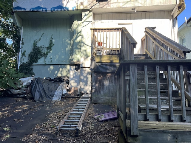 183 Franklin St, Norwich, CT 06360 - view of home's exterior with stairs