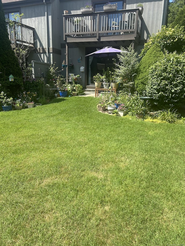 7 Harbour Vlg Unit A, Branford, CT 06405 - view of grassy yard