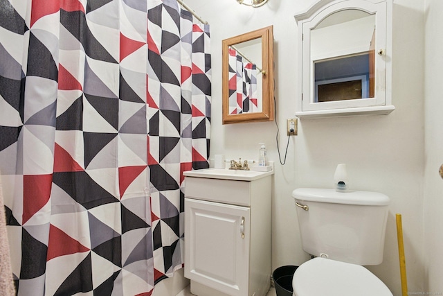 11 Cedar Ct Unit C, East Haven, CT 06513 - full bathroom featuring vanity and curtained shower