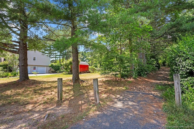 18 Chestnut Hill Rd, Simsbury, CT 06092 - view of yard with a garage and driveway
