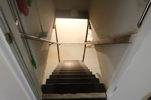 2337 Stanley St, New Britain, CT 06053 - view of staircase