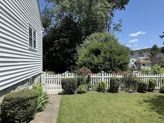 28 Maplerow Ave, Waterbury, CT 06705 - view of yard