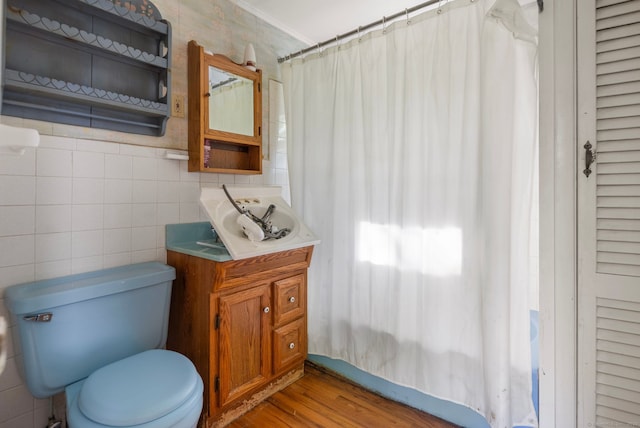 20 Mack Rd, Middlefield, CT 06455 - bathroom featuring wood finished floors, vanity, tile walls, crown molding, and a shower with shower curtain