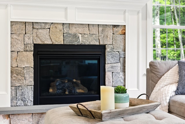 261 W St, Hebron, CT 06248 - detailed view of a fireplace