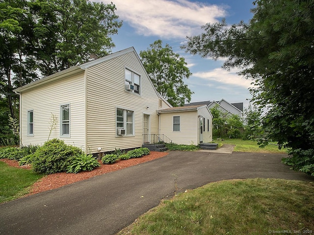 37 Landin St, Woodbridge, CT 06525 - view of front of property featuring asphalt driveway