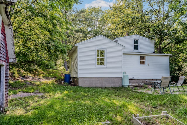37 Quarry Rd, Beacon Falls, CT 06403 - back of property with a lawn
