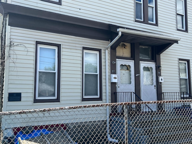 57 Milne St, Bridgeport, CT 06605 - doorway to property