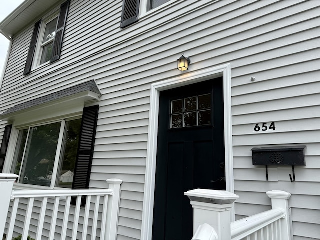 654 Nichols Ave, Stratford, CT 06614 - property entrance