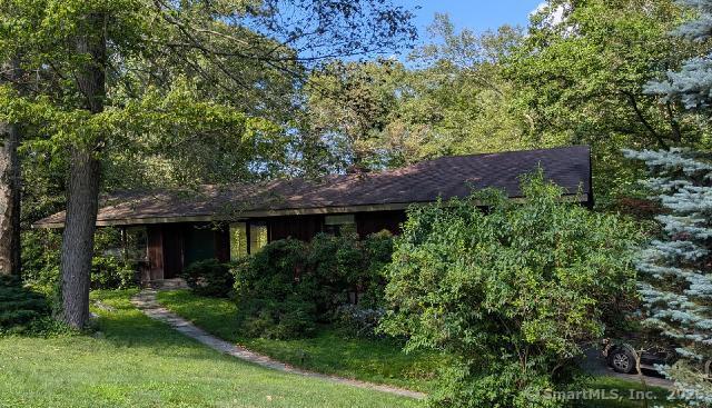 35 Sturbridge Rd, Easton, CT 06612 - view of front of home